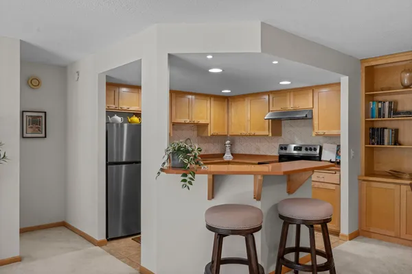 $315,000 | 2885 Knox Avenue South, Unit 605, Minneapolis, MN 55408