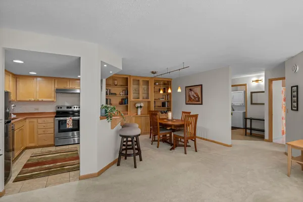 $315,000 | 2885 Knox Avenue South, Unit 605, Minneapolis, MN 55408