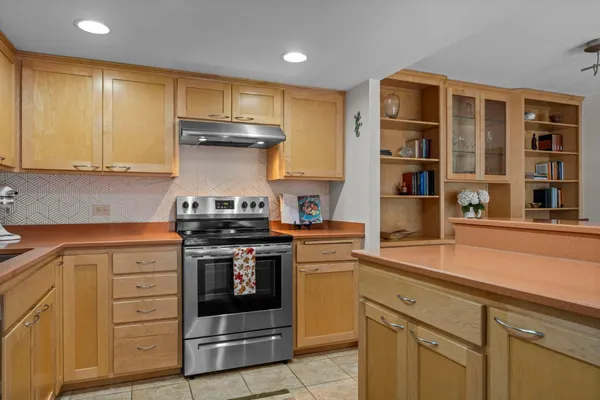 $315,000 | 2885 Knox Avenue South, Unit 605, Minneapolis, MN 55408