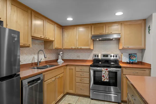 $315,000 | 2885 Knox Avenue South, Unit 605, Minneapolis, MN 55408