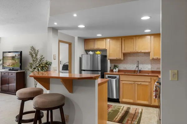 $315,000 | 2885 Knox Avenue South, Unit 605, Minneapolis, MN 55408