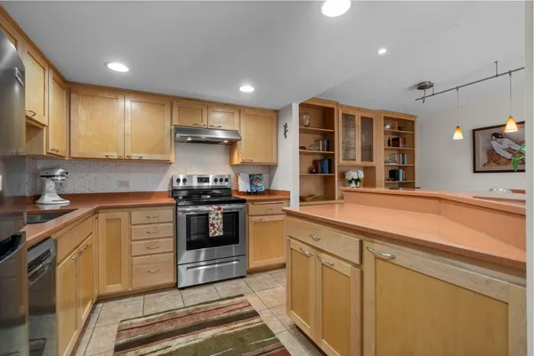 $315,000 | 2885 Knox Avenue South, Unit 605, Minneapolis, MN 55408