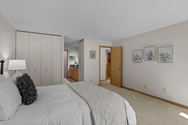 $315,000 | 2885 Knox Avenue South, Unit 605, Minneapolis, MN 55408