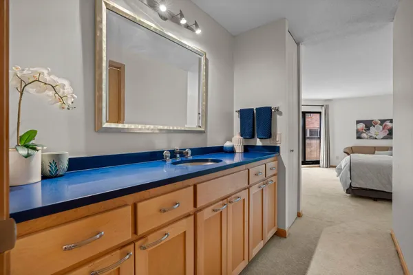 $315,000 | 2885 Knox Avenue South, Unit 605, Minneapolis, MN 55408