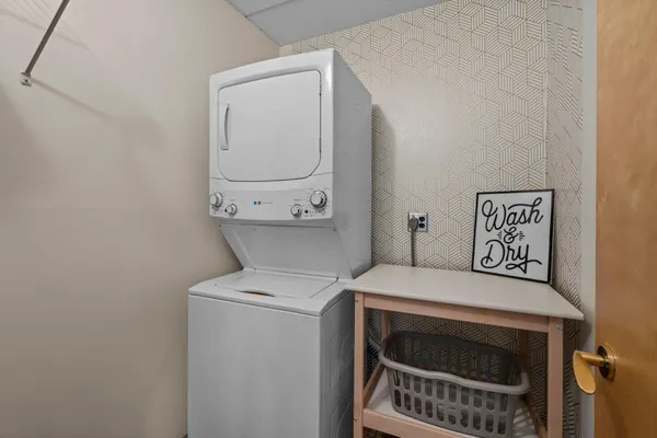 $315,000 | 2885 Knox Avenue South, Unit 605, Minneapolis, MN 55408