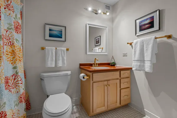 $315,000 | 2885 Knox Avenue South, Unit 605, Minneapolis, MN 55408