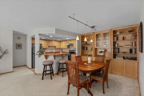 $315,000 | 2885 Knox Avenue South, Unit 605, Minneapolis, MN 55408