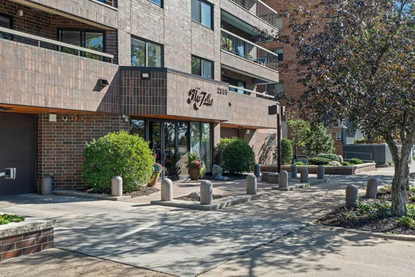 $315,000 | 2885 Knox Avenue South, Unit 605, Minneapolis, MN 55408