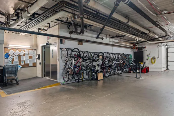 $315,000 | 2885 Knox Avenue South, Unit 605, Minneapolis, MN 55408