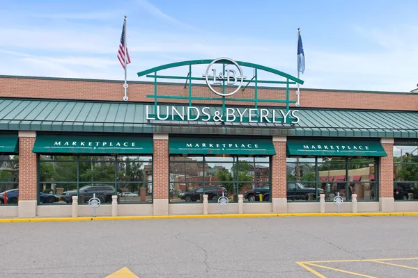 $315,000 | 2885 Knox Avenue South, Unit 605, Minneapolis, MN 55408