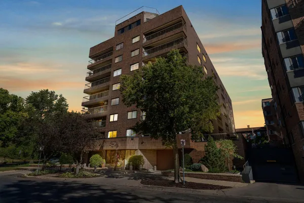 $315,000 | 2885 Knox Avenue South, Unit 605, Minneapolis, MN 55408
