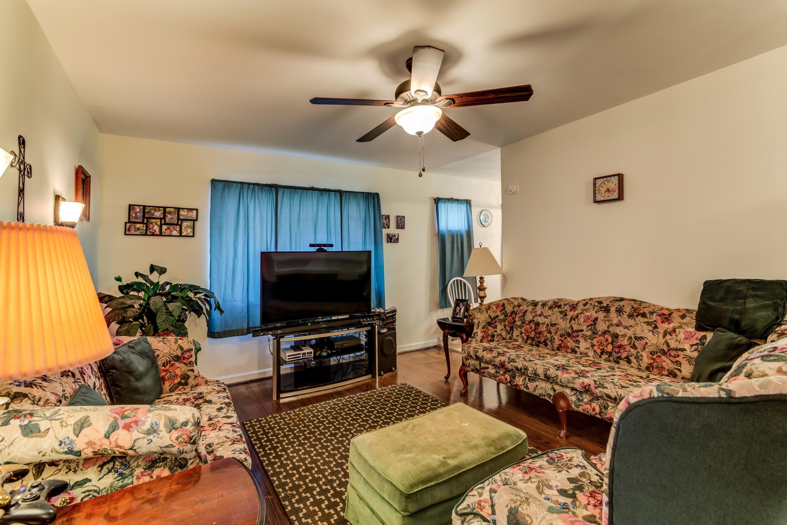 5428 Plantation Road Roanoke, VA 24019 - Photo 4 of 33 004-246553-1-5428 Plantation Rd_5532517