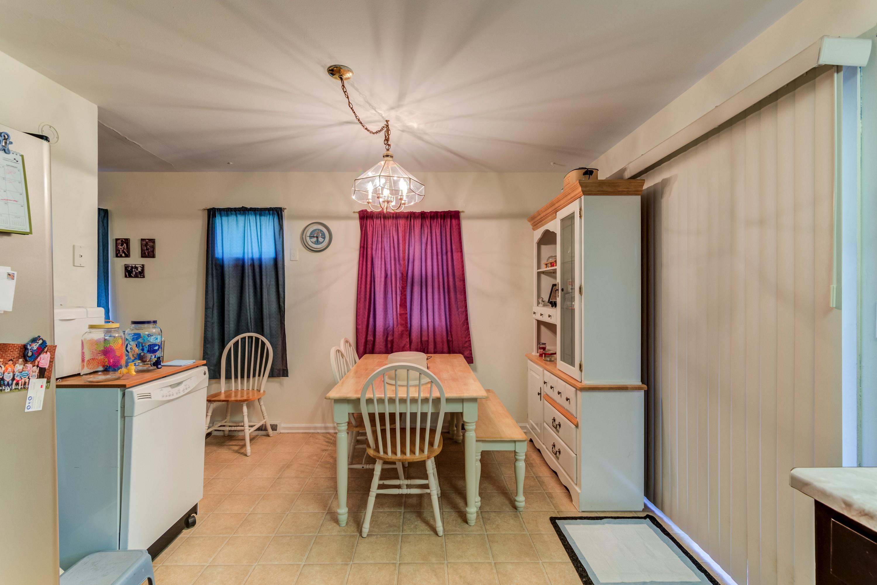 5428 Plantation Road Roanoke, VA 24019 - Photo 8 of 33 008-246553-5-5428 Plantation Rd-5_553252