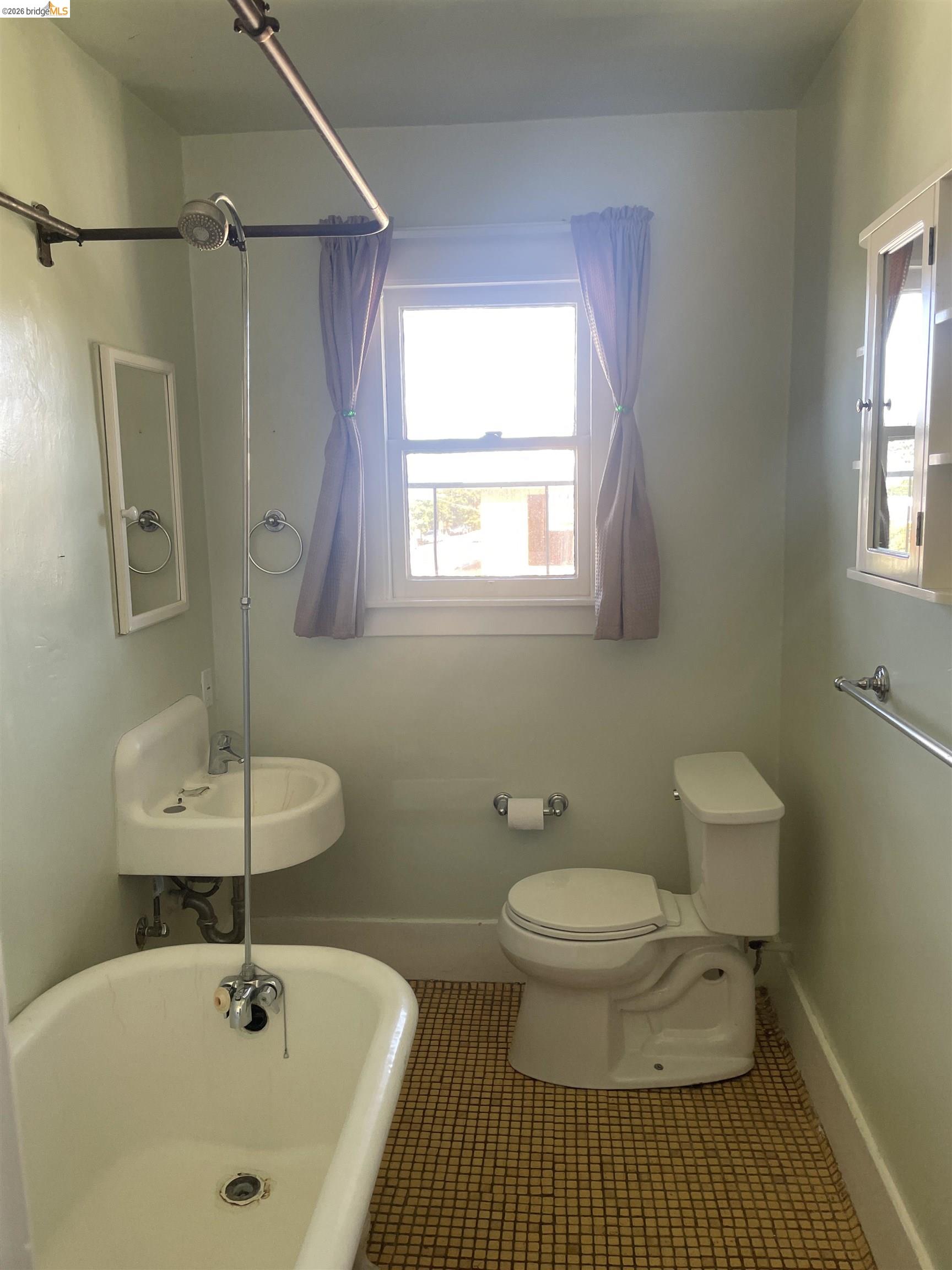 1239 Berkeley Way Berkeley, CA 94702 - Photo 17 of 28