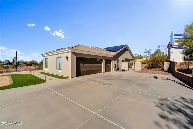 a view of a yard with palm trees