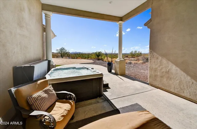$1,295,000 | 412 East Yearling Road, Phoenix, AZ 85085