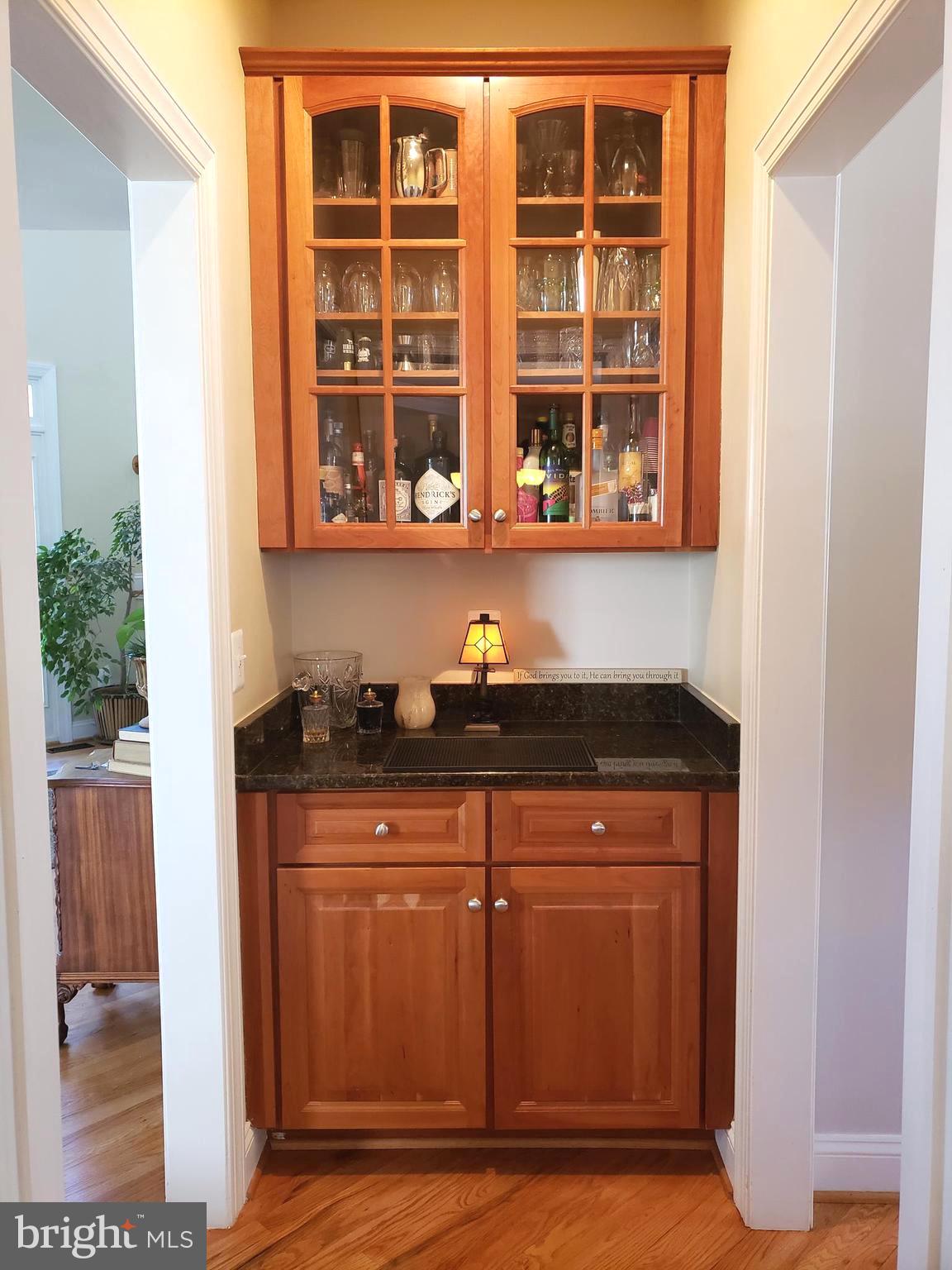 8347 Roxborough Loop Gainesville, VA 20155 - Photo 14 of 52 Butlers pantry between Kitchen and Dining room