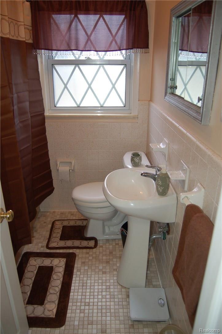 50820 Geddes Road Canton, MI 48188 - Photo 19 of 21 DSC_1369.jpg