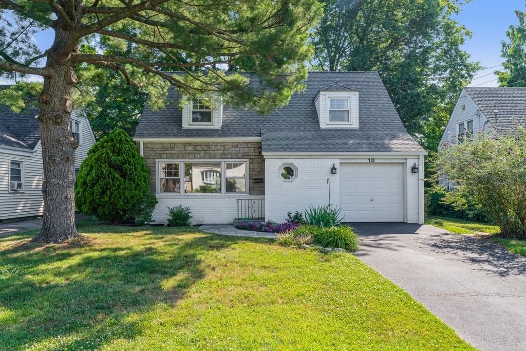 Welcome home to 10 Huntley Road, Eastchester!