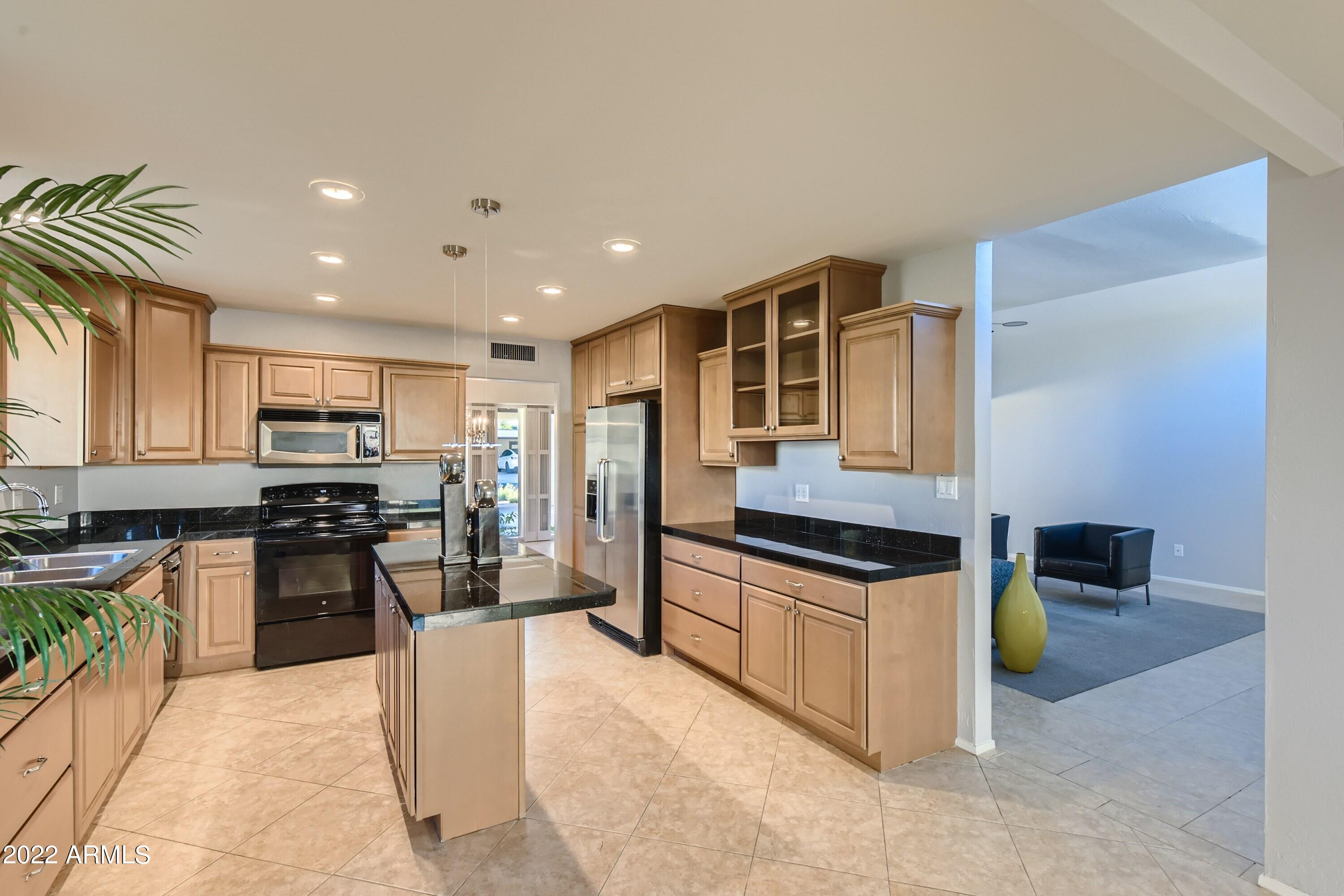 4324 East Piccadilly Road Phoenix, AZ 85018 - Photo 11 of 28 12 Kitchen