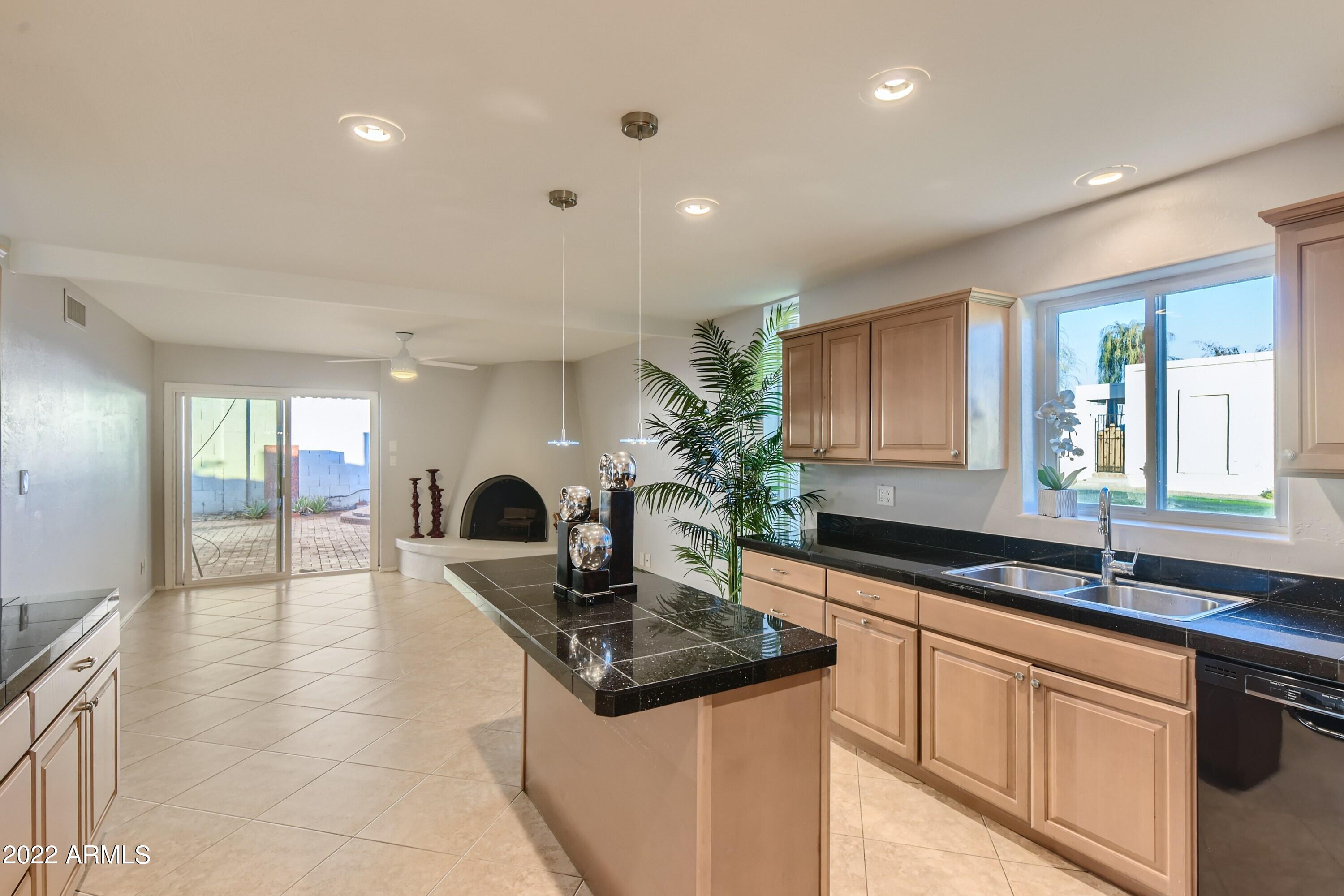 4324 East Piccadilly Road Phoenix, AZ 85018 - Photo 12 of 28 13 Kitchen