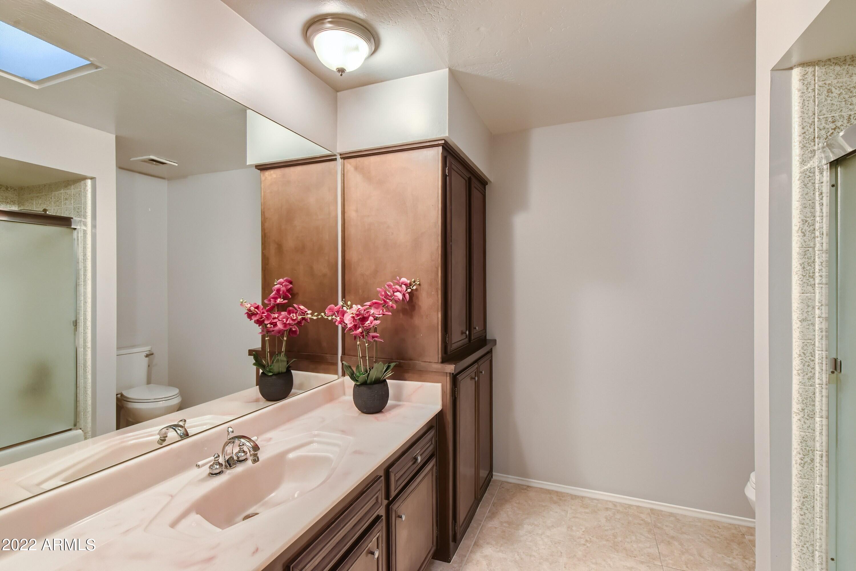 4324 East Piccadilly Road Phoenix, AZ 85018 - Photo 20 of 28 28 Bathroom