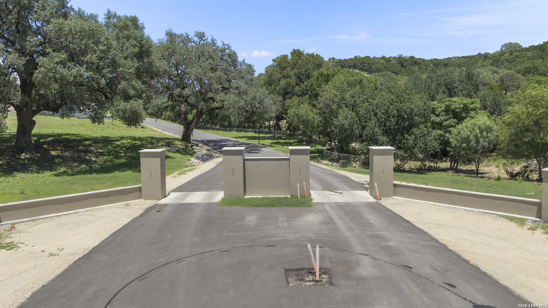 29008 Cibolo Cliff Road Bulverde, TX 78163 - Photo 5 of 50 Gallery Image 5