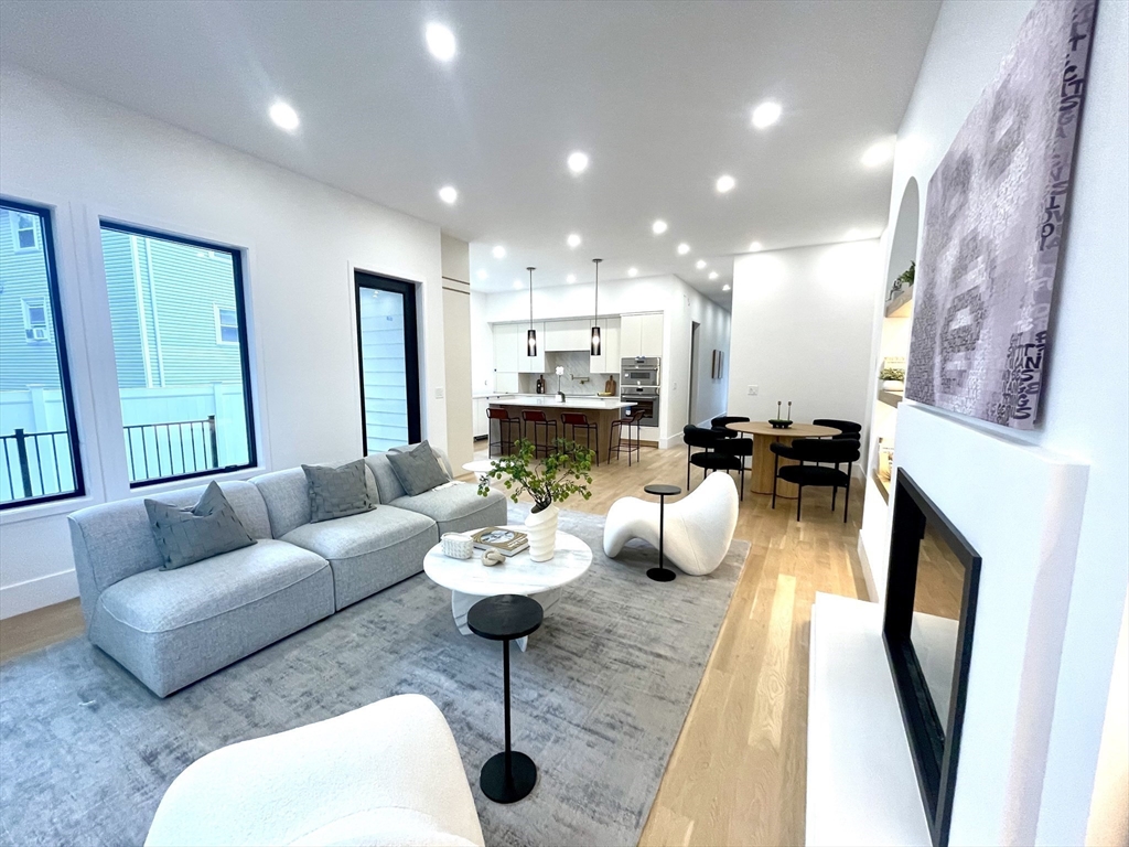 154 Langley Road, Unit 1 Newton, MA 02459 - Photo 4 of 25