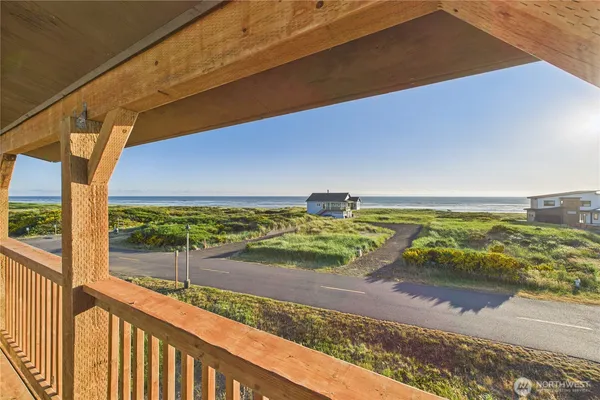 $850,000 | 612 Dune Crest, Westport, WA 98595
