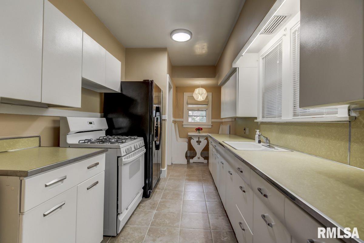 1025 West Governor Street Springfield, IL 62704 - Photo 12 of 36 Gallery Image 12