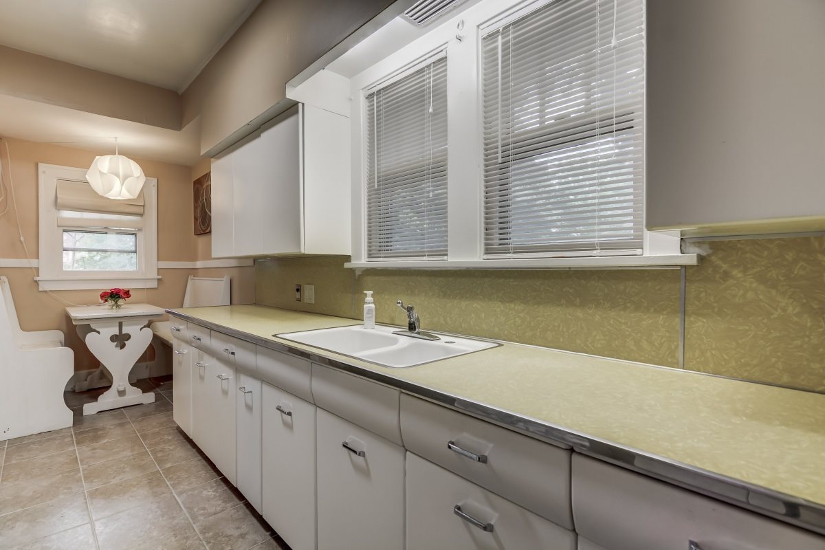 1025 West Governor Street Springfield, IL 62704 - Photo 13 of 36 Gallery Image 13