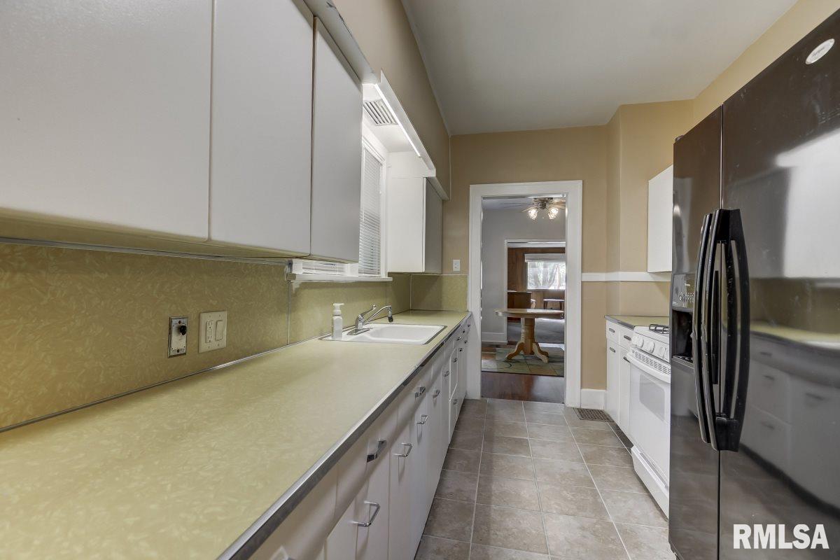 1025 West Governor Street Springfield, IL 62704 - Photo 15 of 36 Gallery Image 15