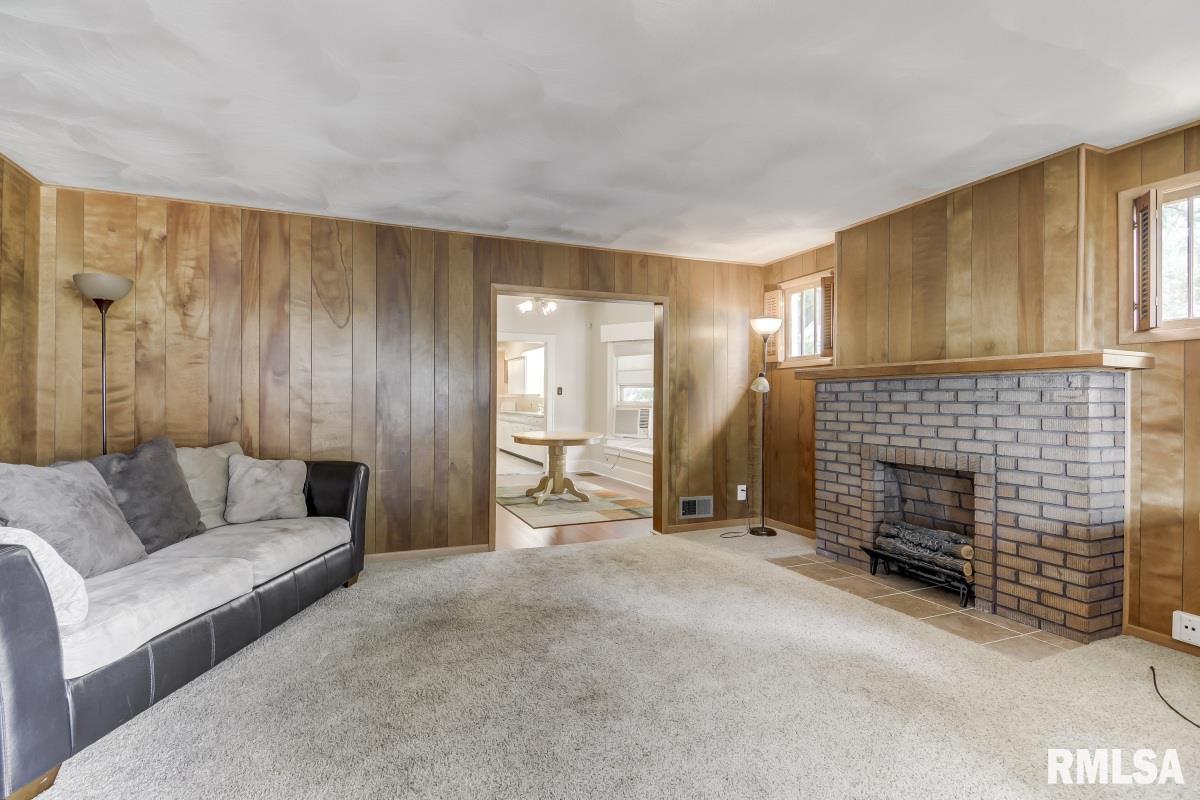 1025 West Governor Street Springfield, IL 62704 - Photo 3 of 36 Gallery Image 3