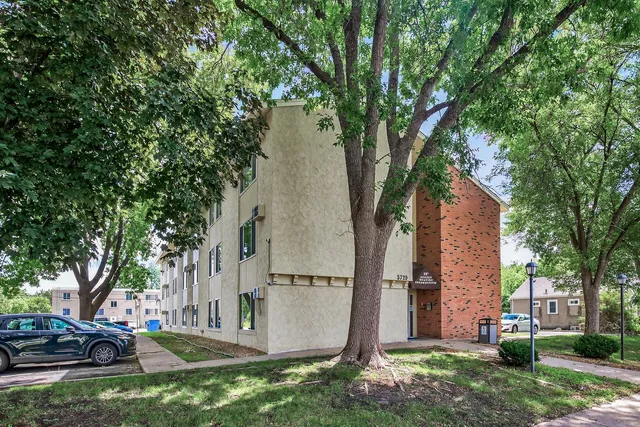 $99,000 | 3729 Snelling Avenue, Unit 308, Minneapolis, MN 55406