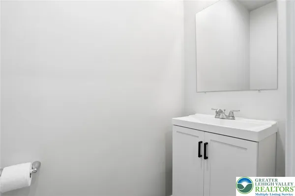 $2,500 | 1065 Bushkill Drive, Easton, PA 18042