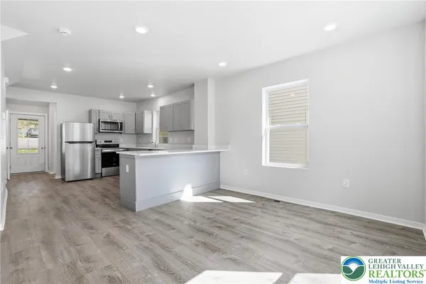 $2,500 | 1065 Bushkill Drive, Easton, PA 18042