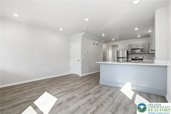 $2,500 | 1065 Bushkill Drive, Easton, PA 18042