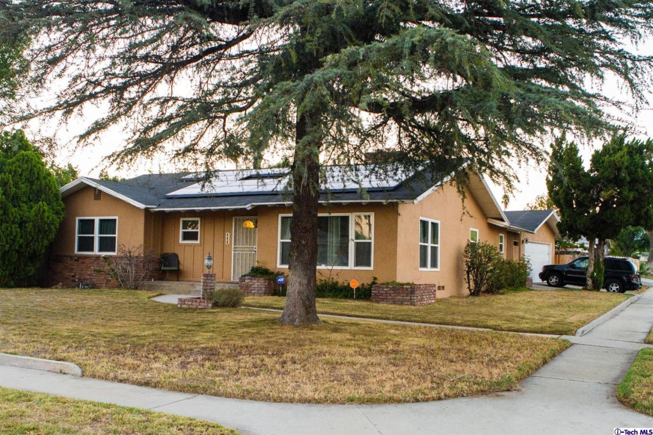 446 East Jackson Street Rialto, CA 92376 - Photo 1 of 6 a front view of a house with a yard