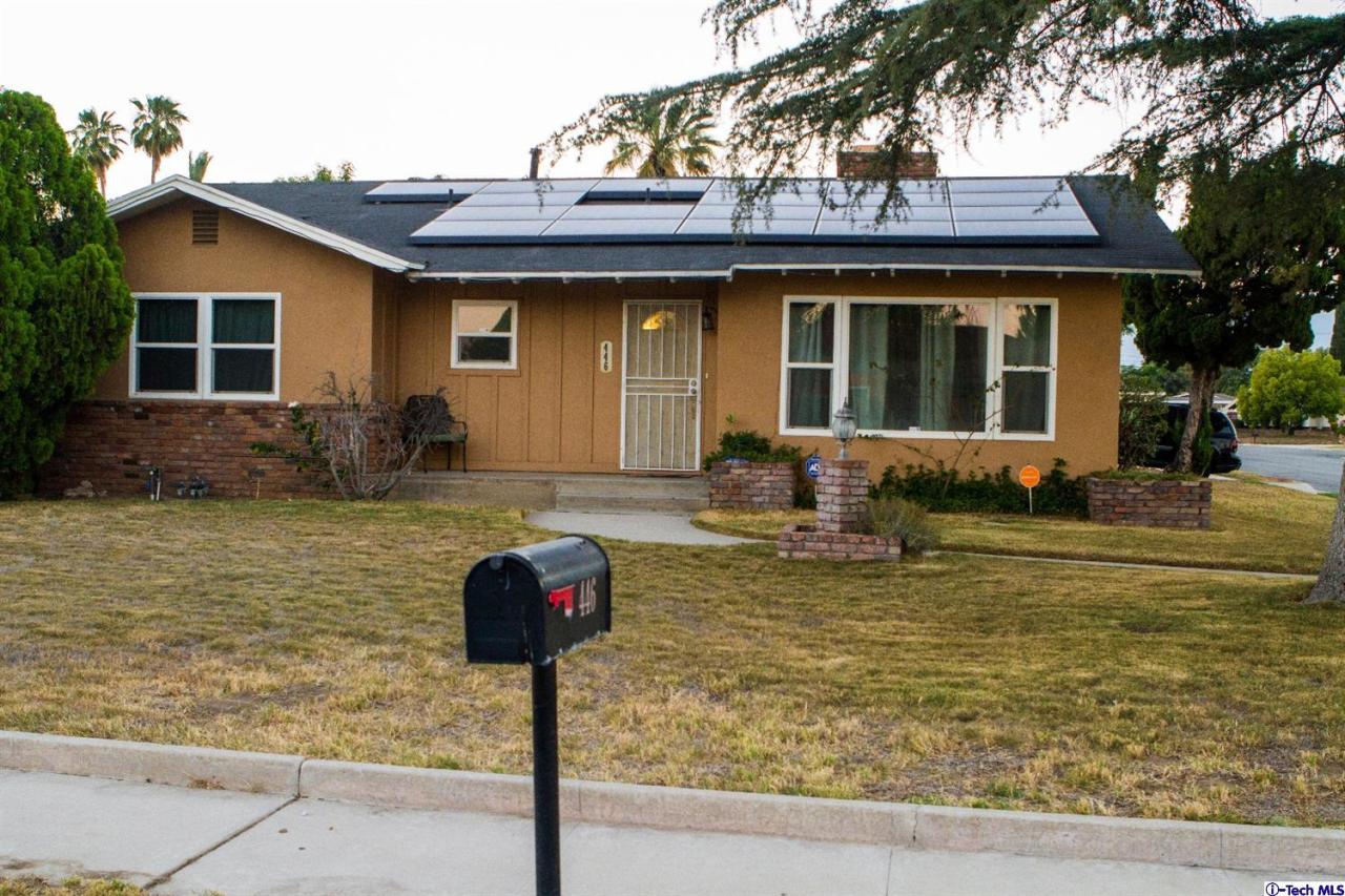 446 East Jackson Street Rialto, CA 92376 - Photo 4 of 6 a front view of a house with garden