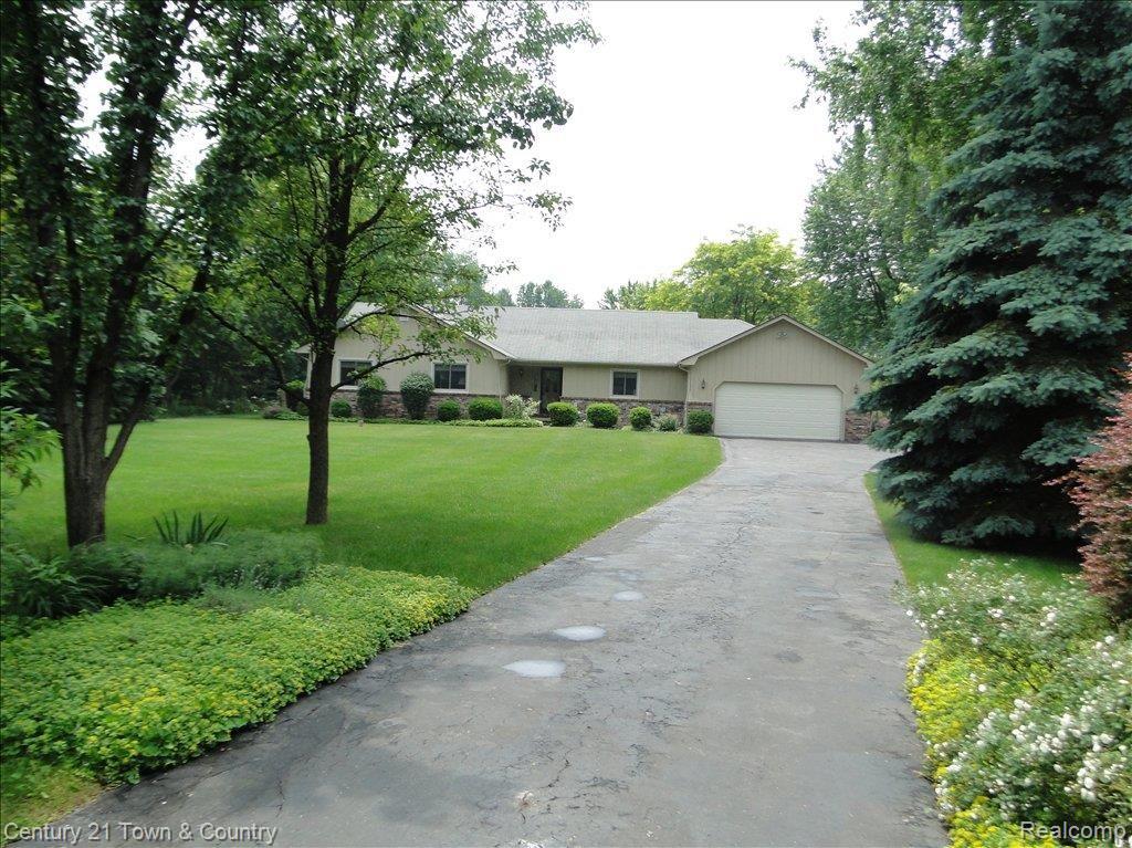 8293 Holcomb Road Clarkston, MI 48348 - Photo 2 of 22 Welcome Home