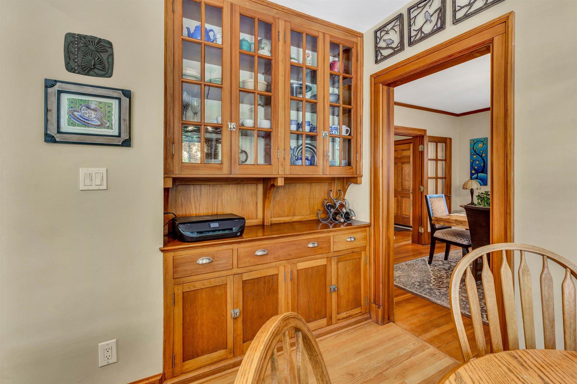 2103 Grandin Road Southwest Roanoke, VA 24015 - Photo 24 of 71 Custom Cabinet