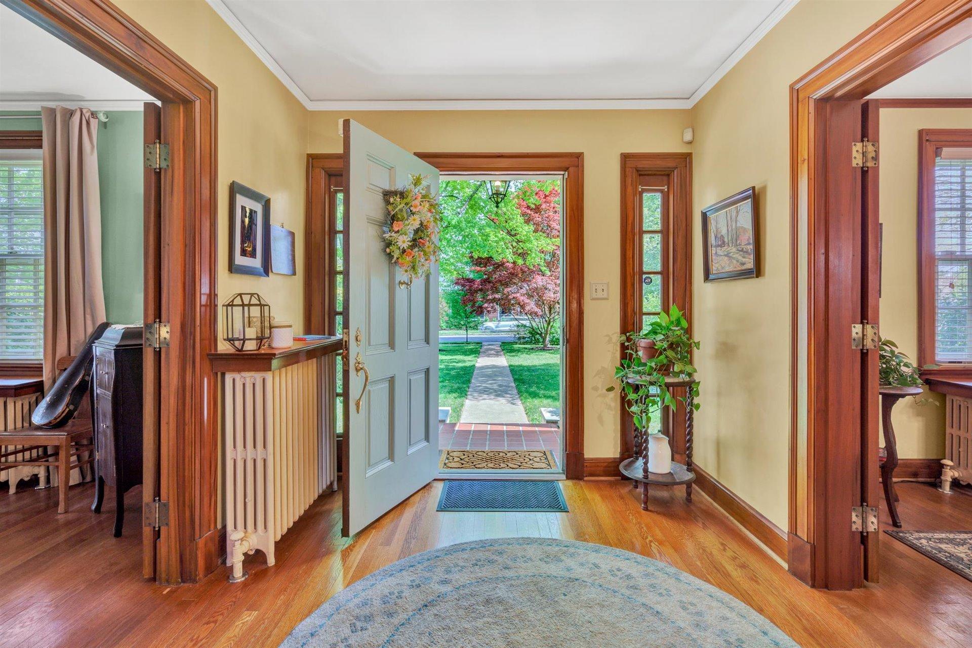 2103 Grandin Road Southwest Roanoke, VA 24015 - Photo 6 of 71 Foyer