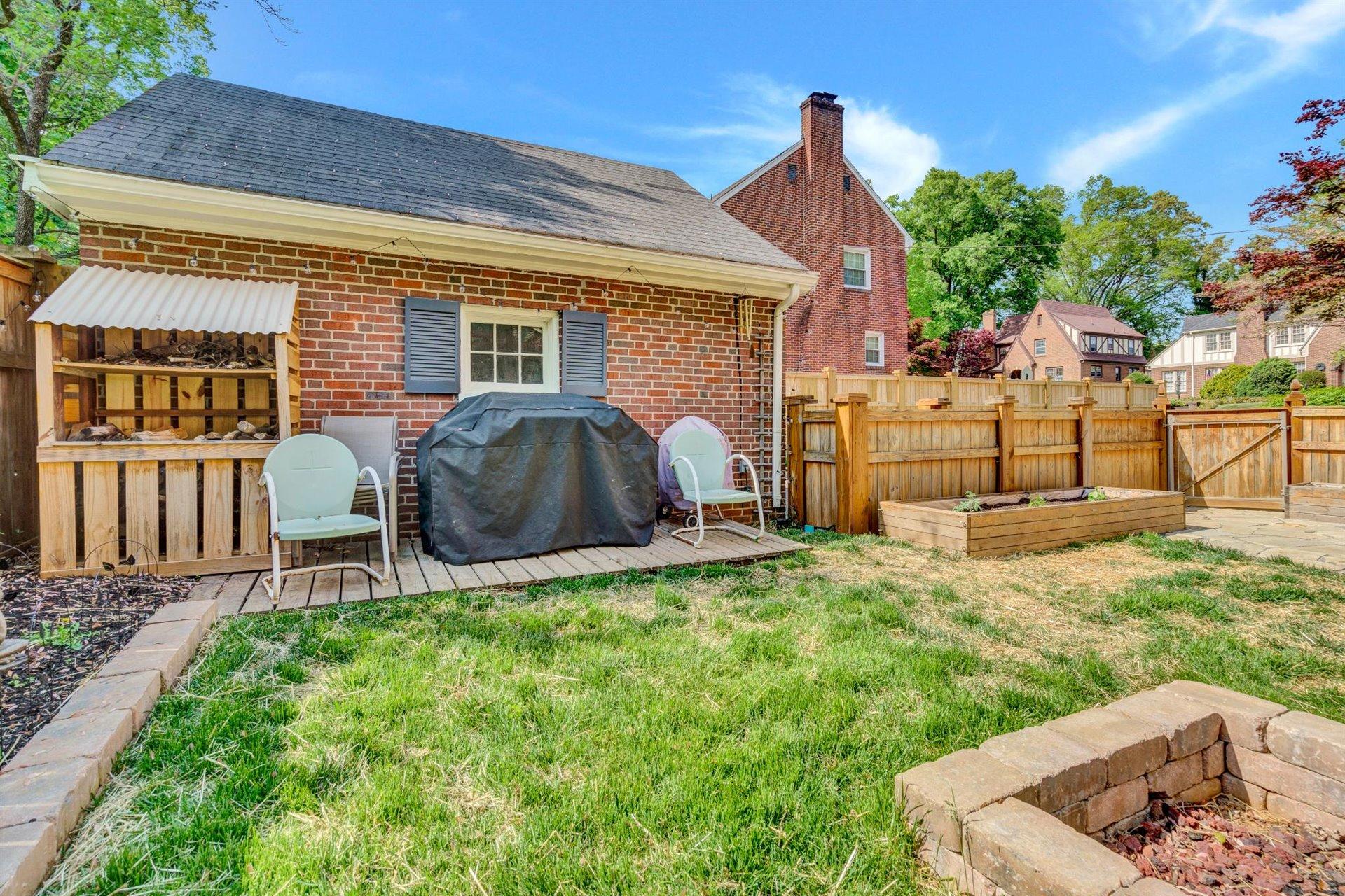 2103 Grandin Road Southwest Roanoke, VA 24015 - Photo 58 of 71 Grill firepit & potting area