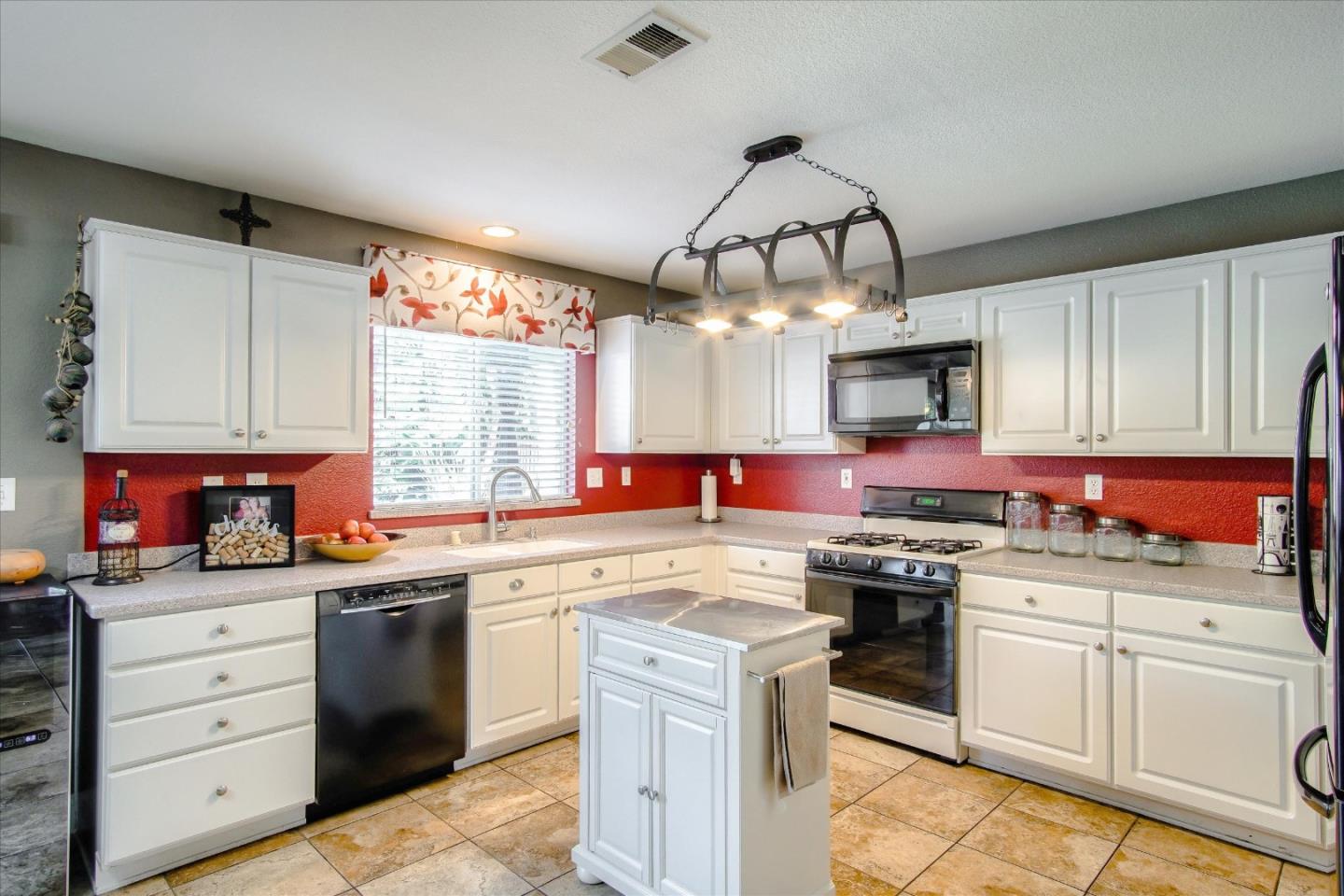 2745 Valley View Road Hollister, CA 95023 - Photo 13 of 47 Gallery Image 13