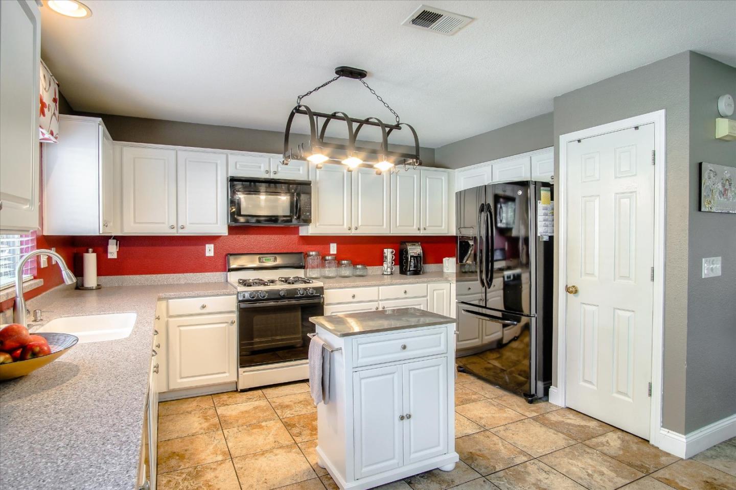 2745 Valley View Road Hollister, CA 95023 - Photo 14 of 47 Gallery Image 14