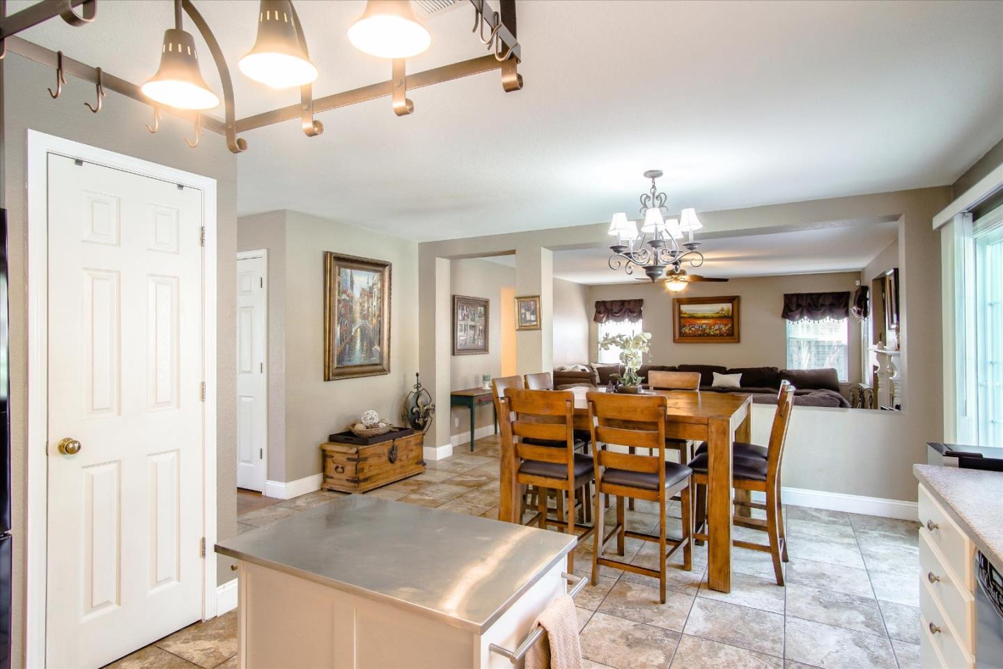 2745 Valley View Road Hollister, CA 95023 - Photo 15 of 47 Gallery Image 15