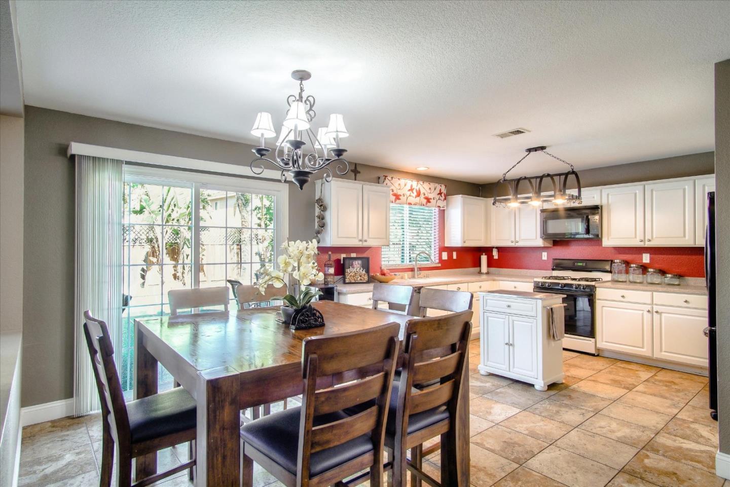 2745 Valley View Road Hollister, CA 95023 - Photo 18 of 47 Gallery Image 18