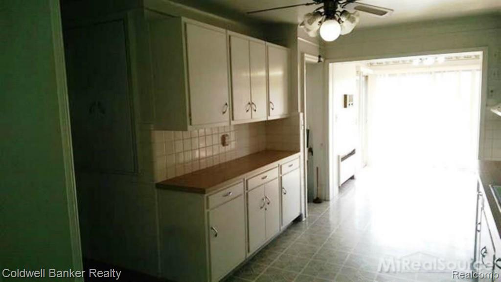17366 Common Road Roseville, MI 48066 - Photo 9 of 23 31216917-7.jpg