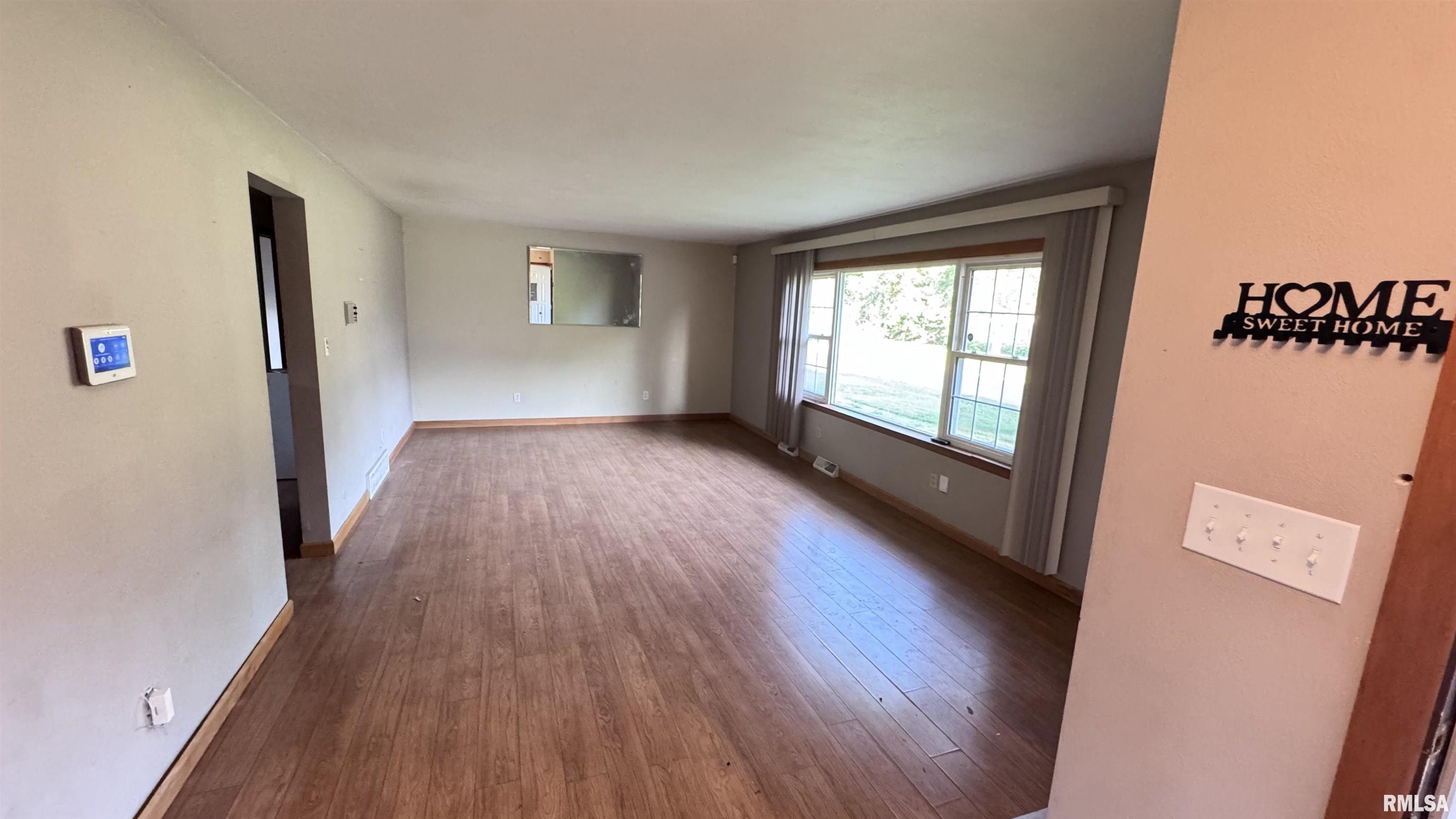 3131 East Enos Avenue Springfield, IL 62702 - Photo 2 of 23