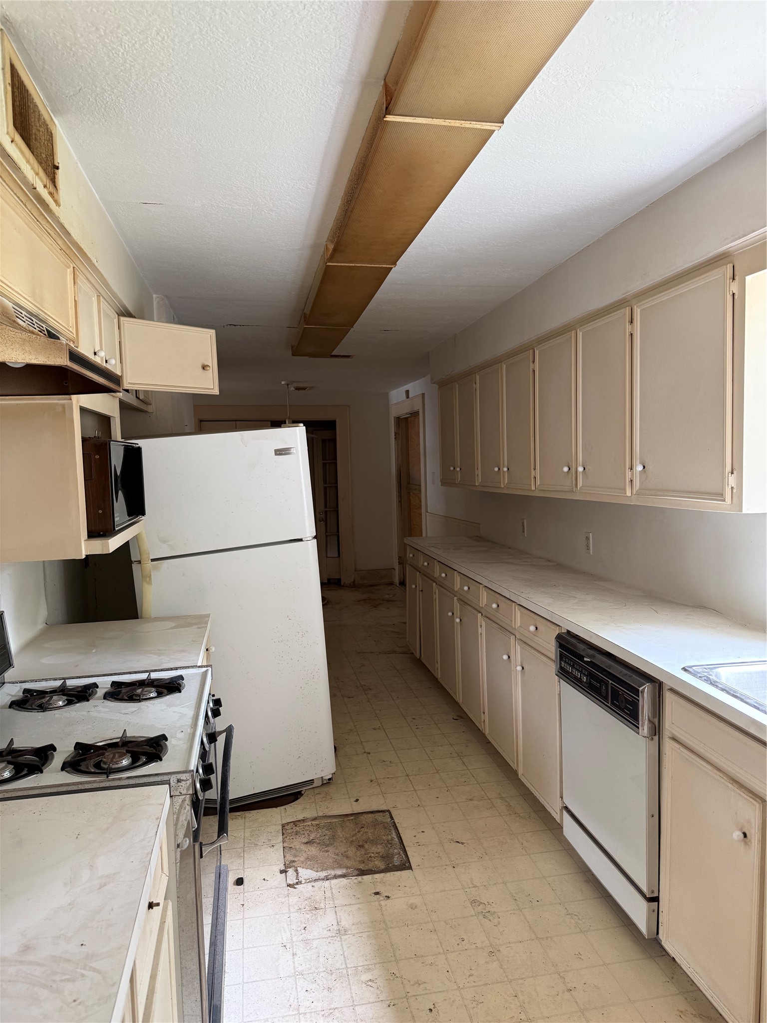 2139 Quenby Street Houston, TX 77005 - Photo 9 of 14 Kitchen, note floor damage under refrigerator